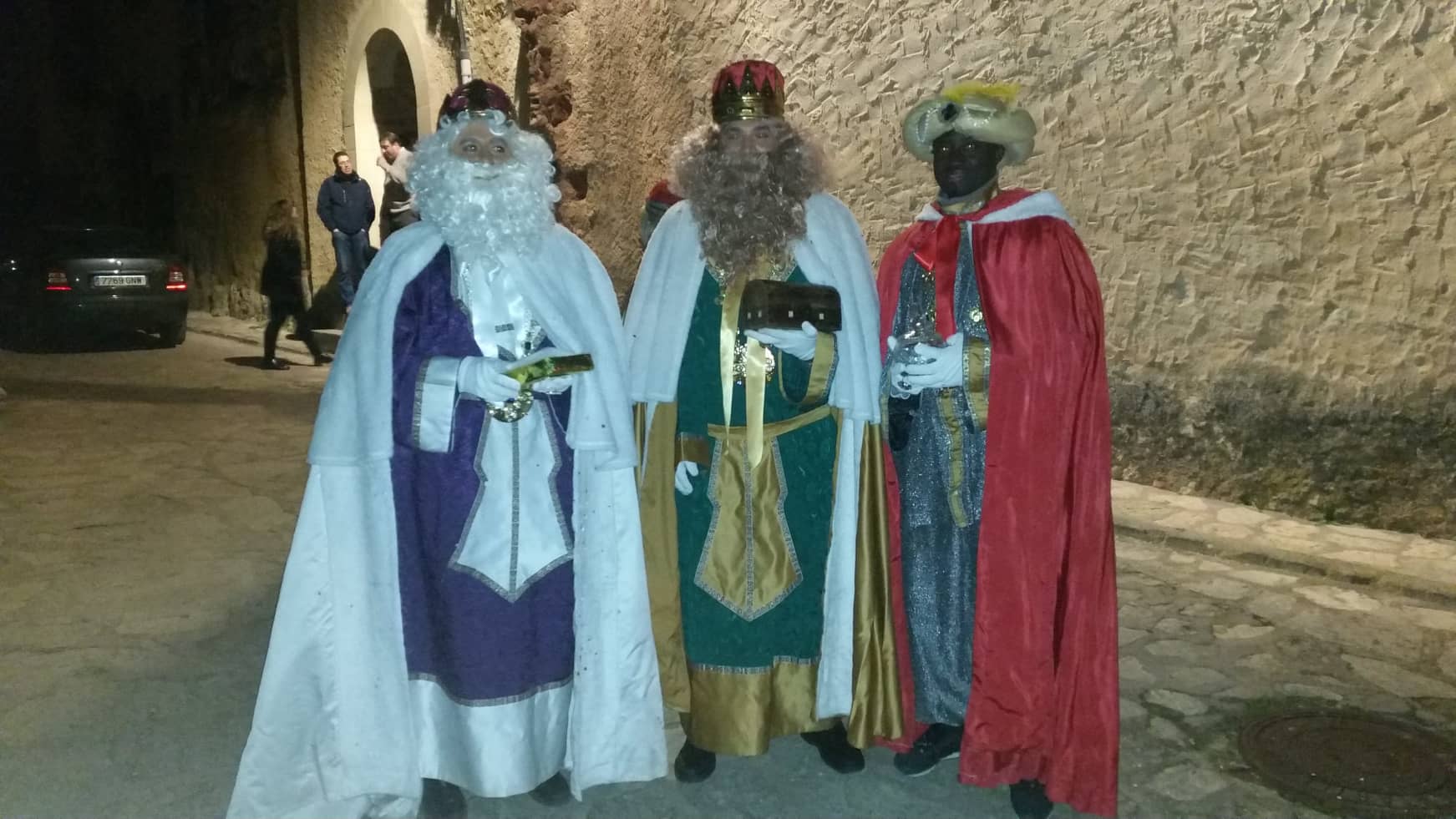 Los Reyes Magos llegan a Molina tirados de tractores