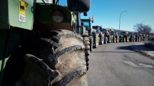 Más de 200 tractores se movilizan en Molina ante el abandono que sufre el campo